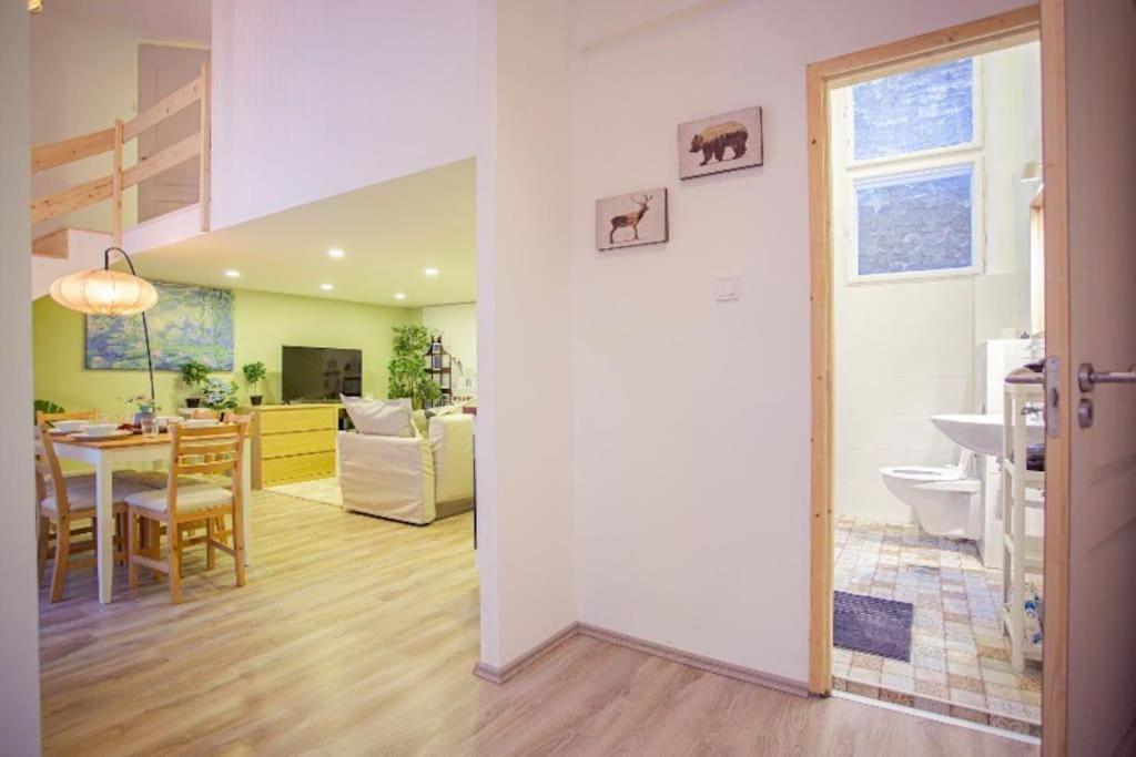 Cosy 2 Bedroom Flat In Akacfa St., Sol Budapest Exteriör bild