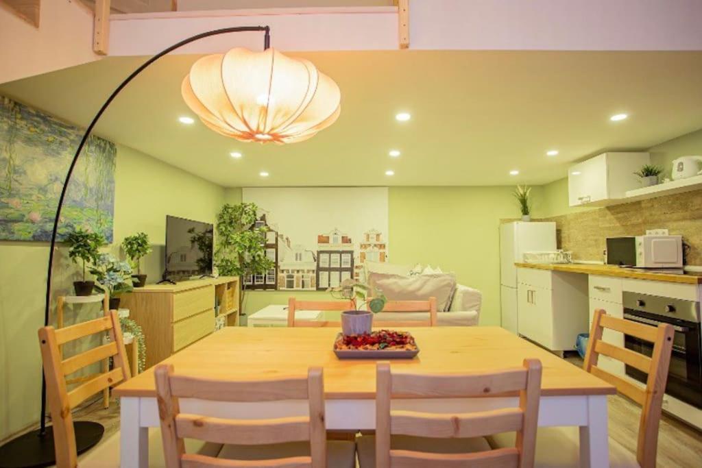 Cosy 2 Bedroom Flat In Akacfa St., Sol Budapest Exteriör bild