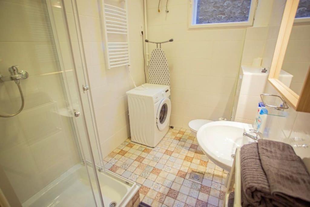 Cosy 2 Bedroom Flat In Akacfa St., Sol Budapest Exteriör bild