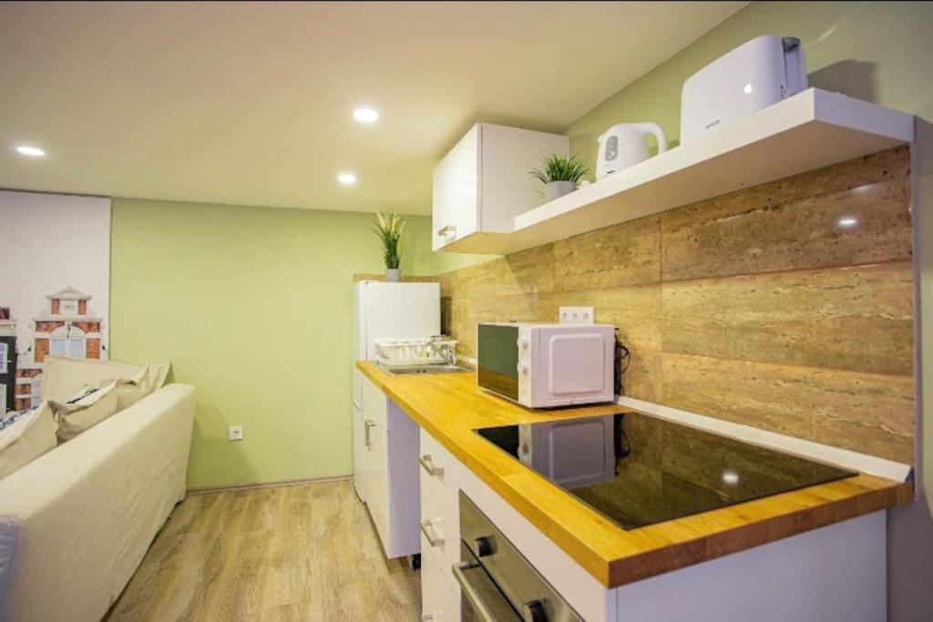 Cosy 2 Bedroom Flat In Akacfa St., Sol Budapest Exteriör bild