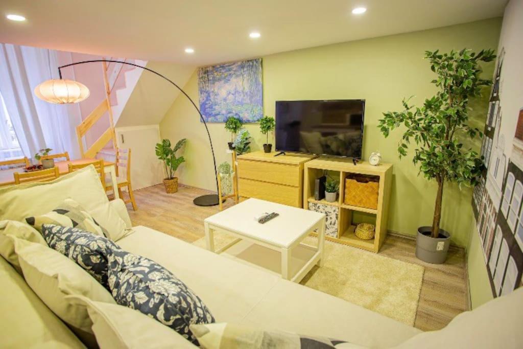 Cosy 2 Bedroom Flat In Akacfa St., Sol Budapest Exteriör bild
